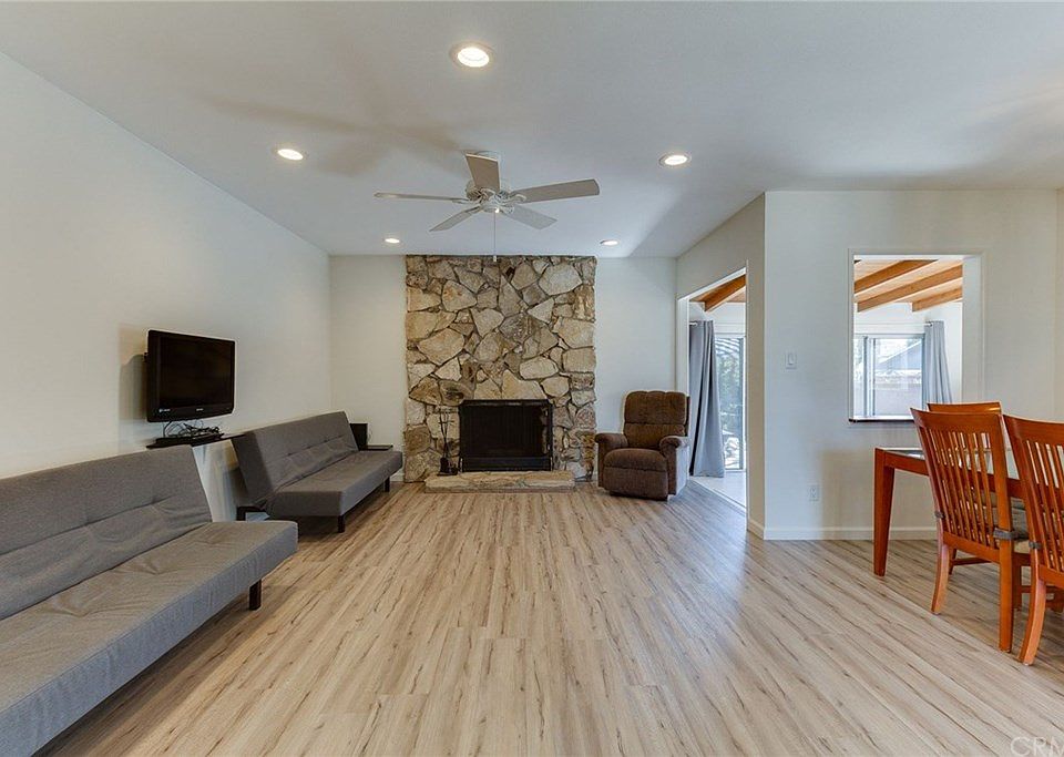 1st image of 2309 W 182nd St