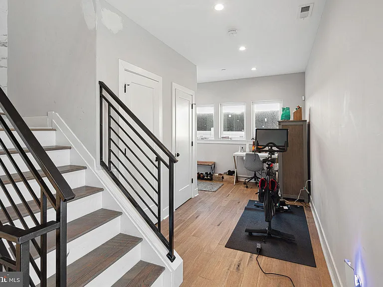 1224 N 26th St #J1 — Photo 19