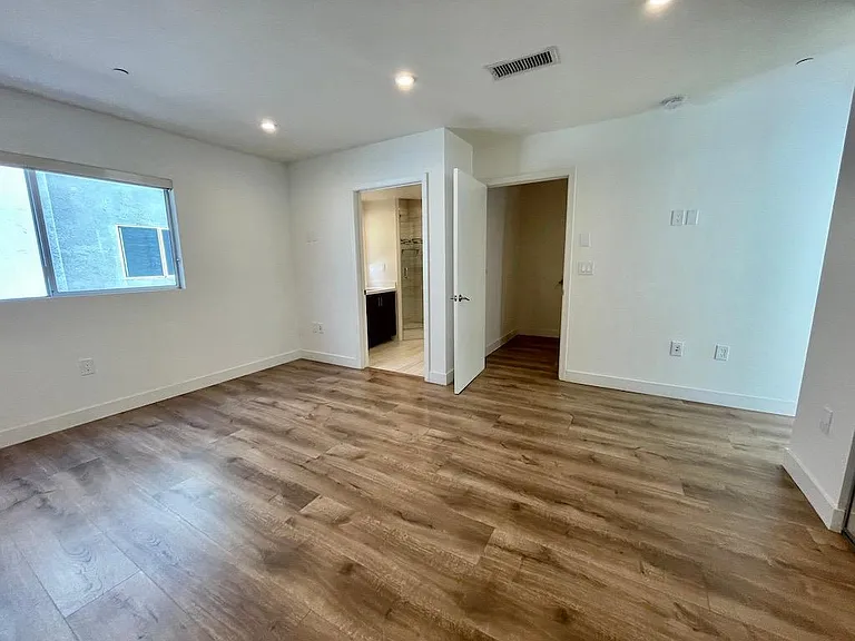 6143 Fountain Ave #102 — Photo 9