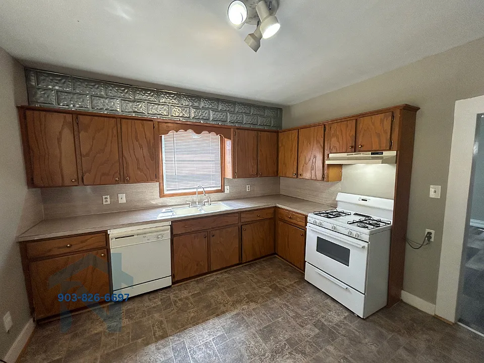 3112 Locust St