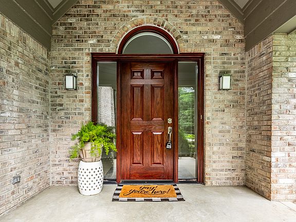 4th image of 2247 Galahad Dr