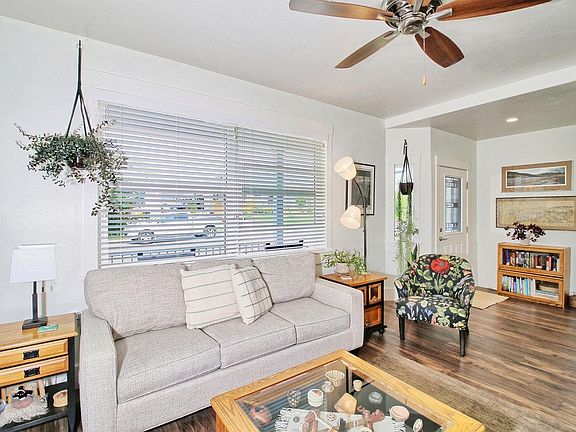2018 Entry and Living Room