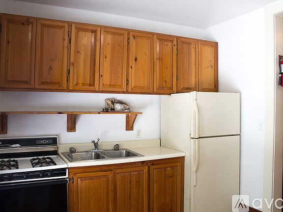 3rd image of 625 NE 1st St APT 3