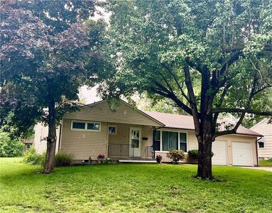 208 Manor Dr, Belton, MO, 64012