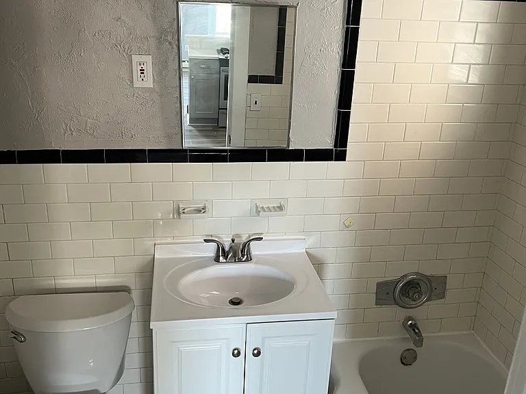 906 N Madison St #2 — Photo 6