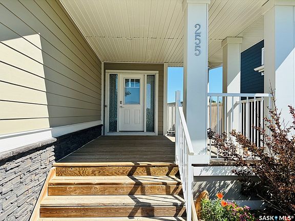 3rd image of 255 Eaton Crescent