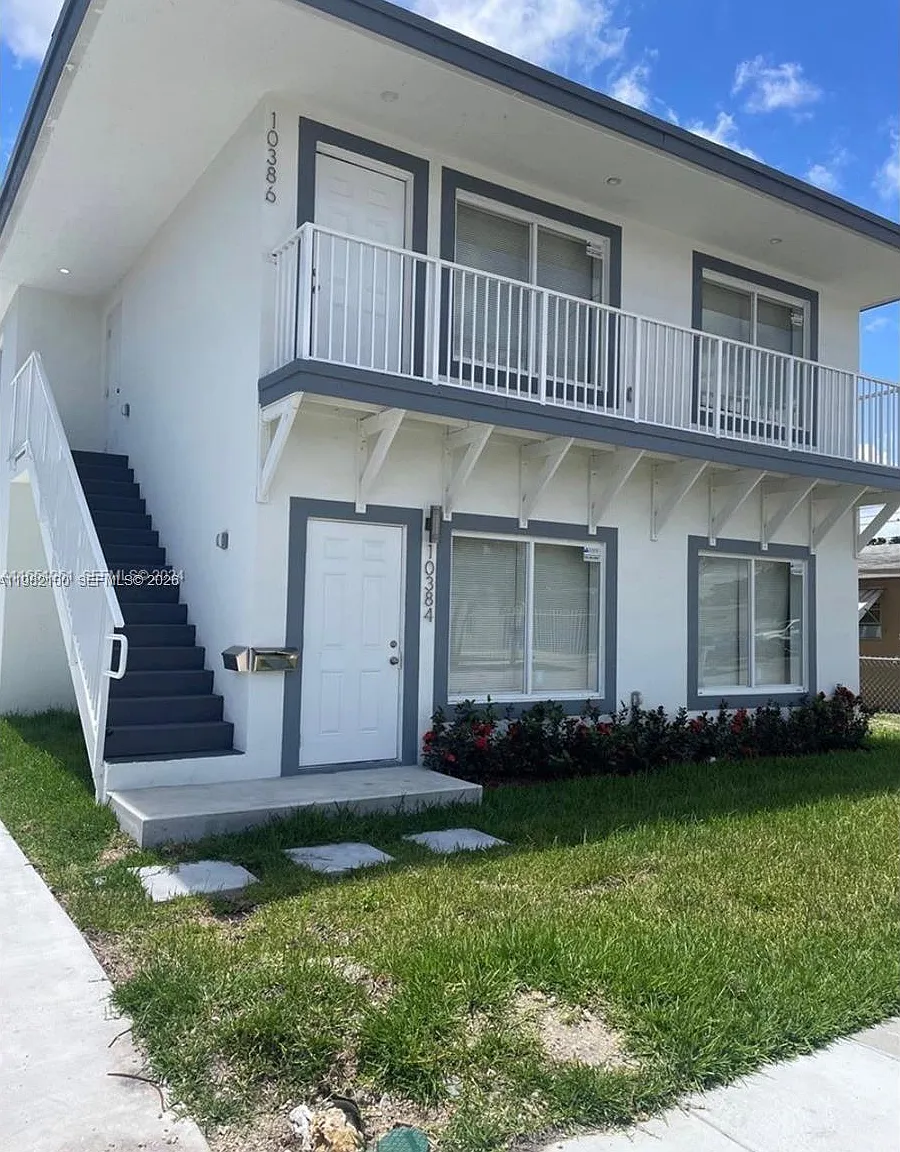 3 bed, 2.0 bath, $2,500 — Photo 1