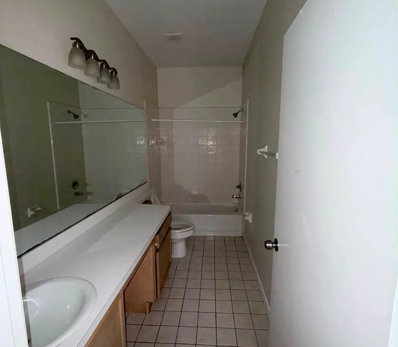 3 bed, 1203 sqft, $2,000 — Photo 4