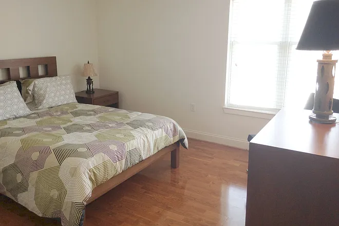 428 Monroe Ln #102 — Photo 3