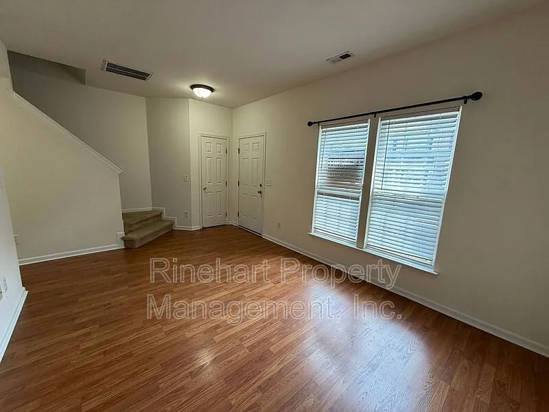 2 bed, 2.5 bath, 1350 sqft, $1,775 — Photo 4