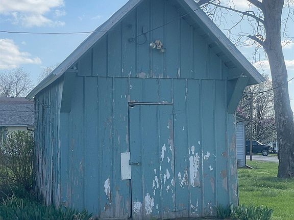 3rd image of 114 N Ash St