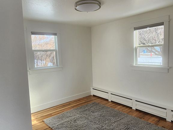 3rd image of 619 E Washington St