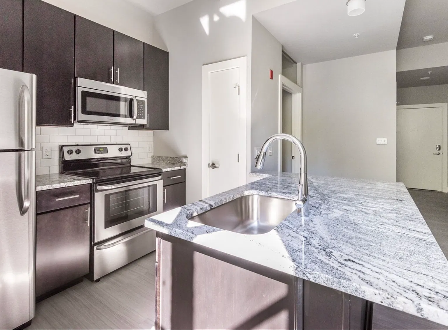 421 E Franklin St — Photo 3
