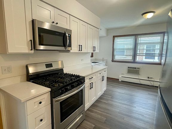 3rd image of 6157 W Montrose Ave #3S