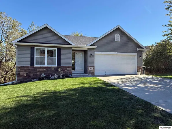 19611 Ridgeway Rd, Plattsmouth, NE 68048