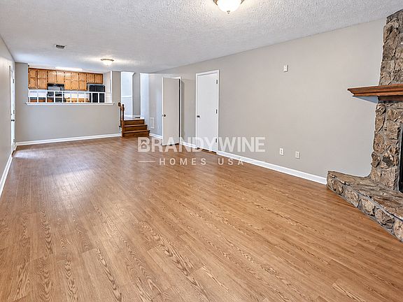 5th image of 115 Bennington Dr