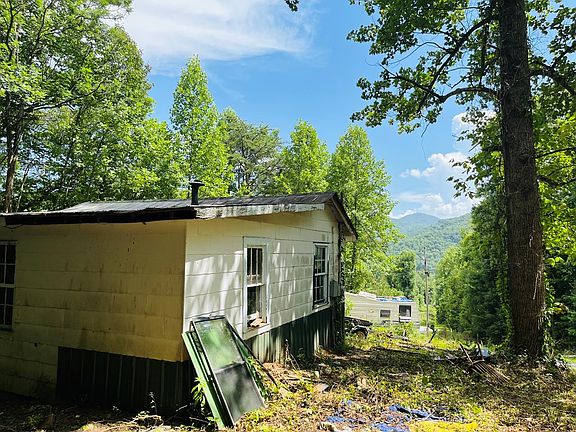 3rd image of 586 Pounding Mill Rd