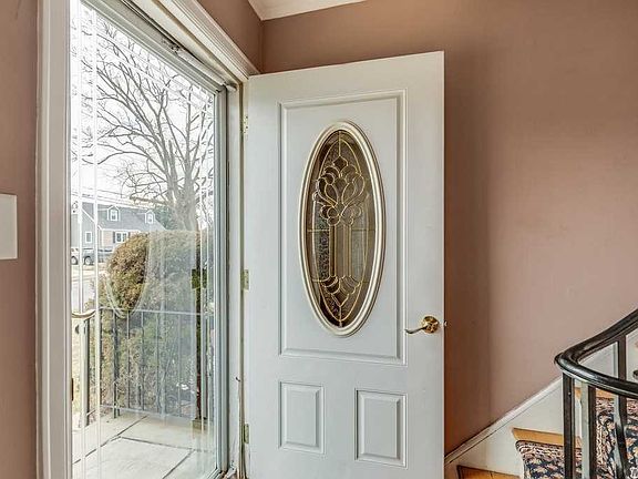 3rd image of 2563 Inglewood St