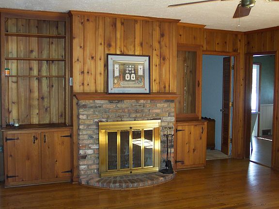 Beautiful Hardwood Floors in Family Room