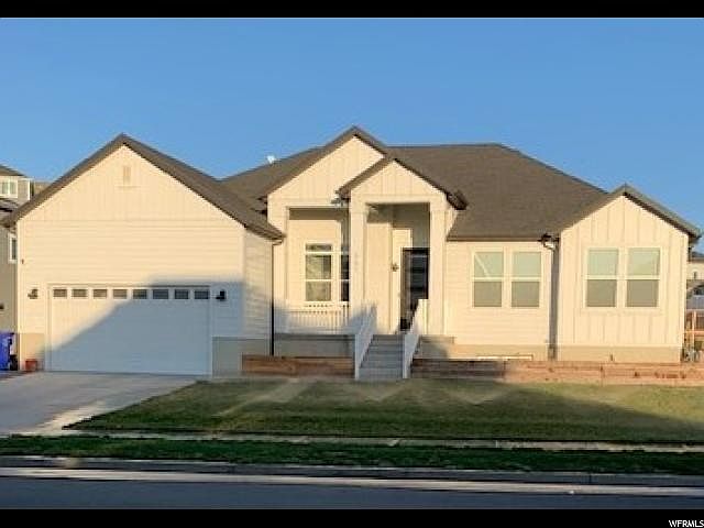 1st image of 561 N Pinnacle Ln