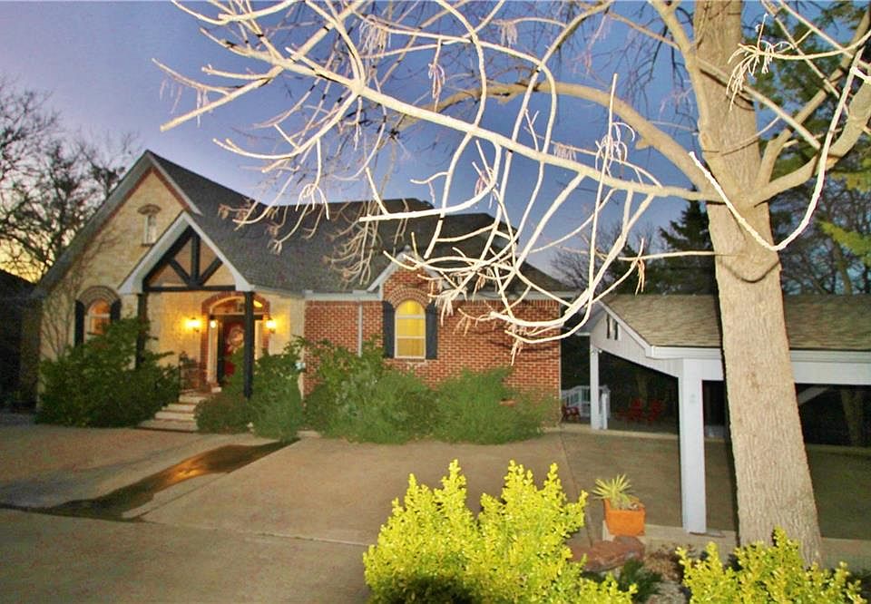 1st image of 737 Lakecrest Dr