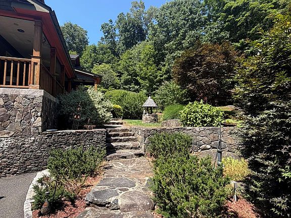 3rd image of 5 Cortlandt Manor Road