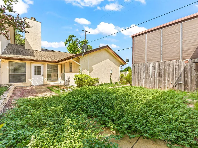 5801 Royal Ridge Dr — Photo 22