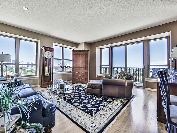 5th image of 1717 S Prairie Ave APT 1401