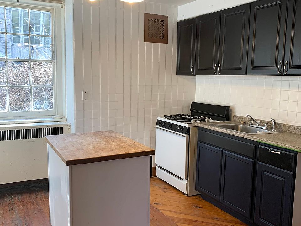 1st image of 196 Grand St #B