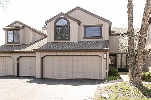 1st image of 953 Fairway Cir