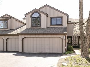 953 Fairway Cir, Lake Barrington, IL