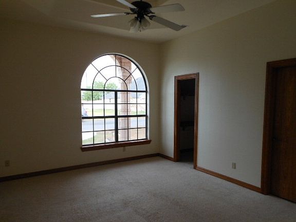 4th image of 509 Melanie Dr