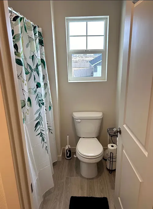 7 bed, 3000 sqft, $600 — Photo 2