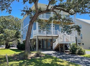 105 SE 72nd St, Oak Island, NC 28465