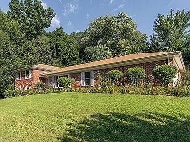 5th image of 1002 NW Dixon Dr