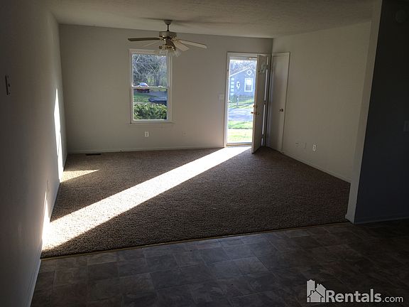 4th image of 10508 Hillpark Dr