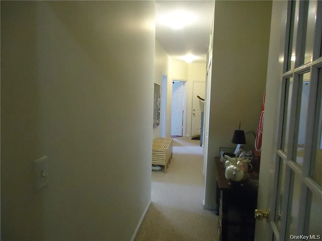 3 bed, 1.0 bath, 1120 sqft, $3,000 — Photo 3