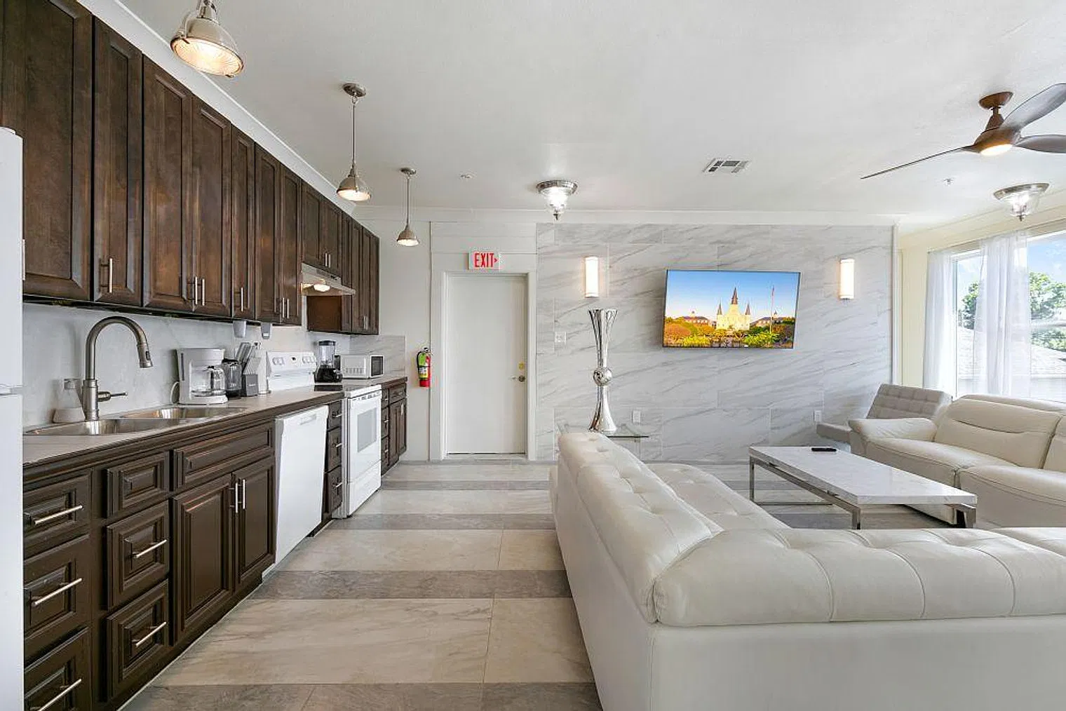 4 bed, 3.0 bath, 2292 sqft, $10,176 — Photo 4