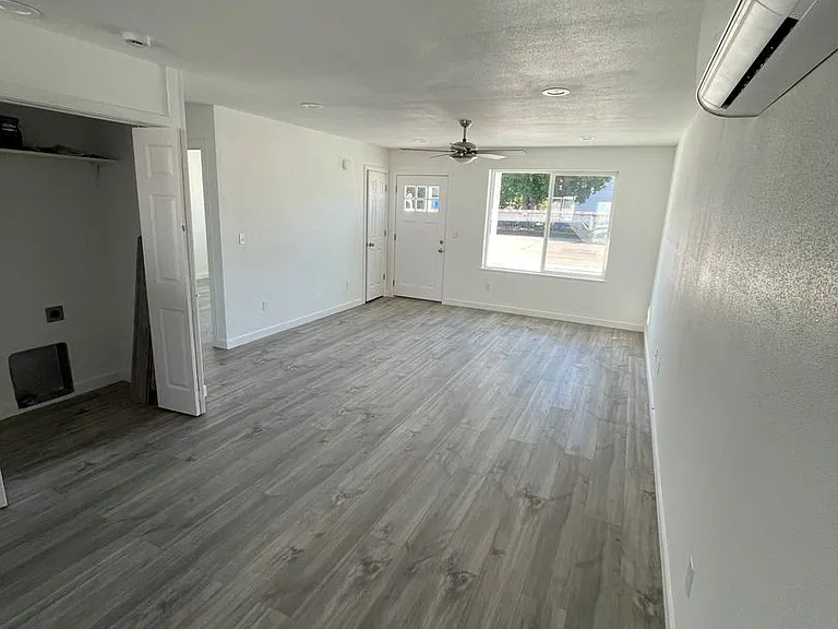 325 W 1st Ave — Photo 24