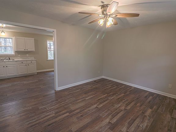 3rd image of 1215 Dogwood St