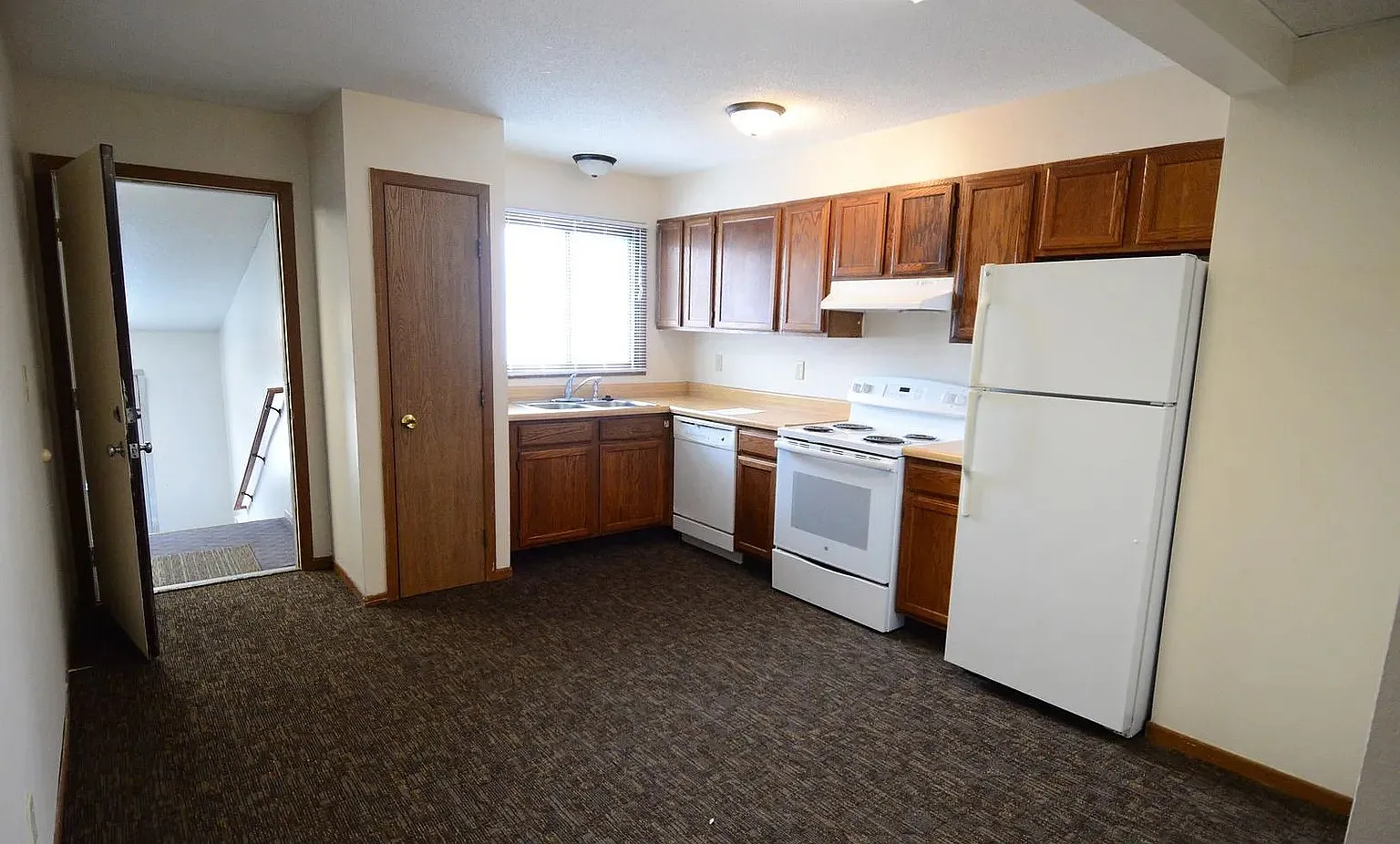 2 bed, 864 sqft, $795 — Photo 2
