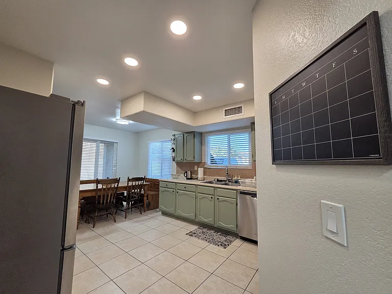 1311 W Folley St — Photo 15