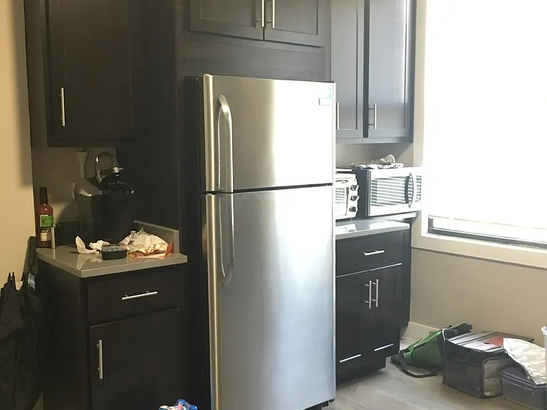 1735 W Augusta Blvd — Photo 2
