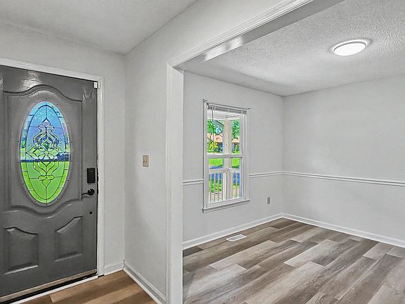 5th image of 115 Jane Dr