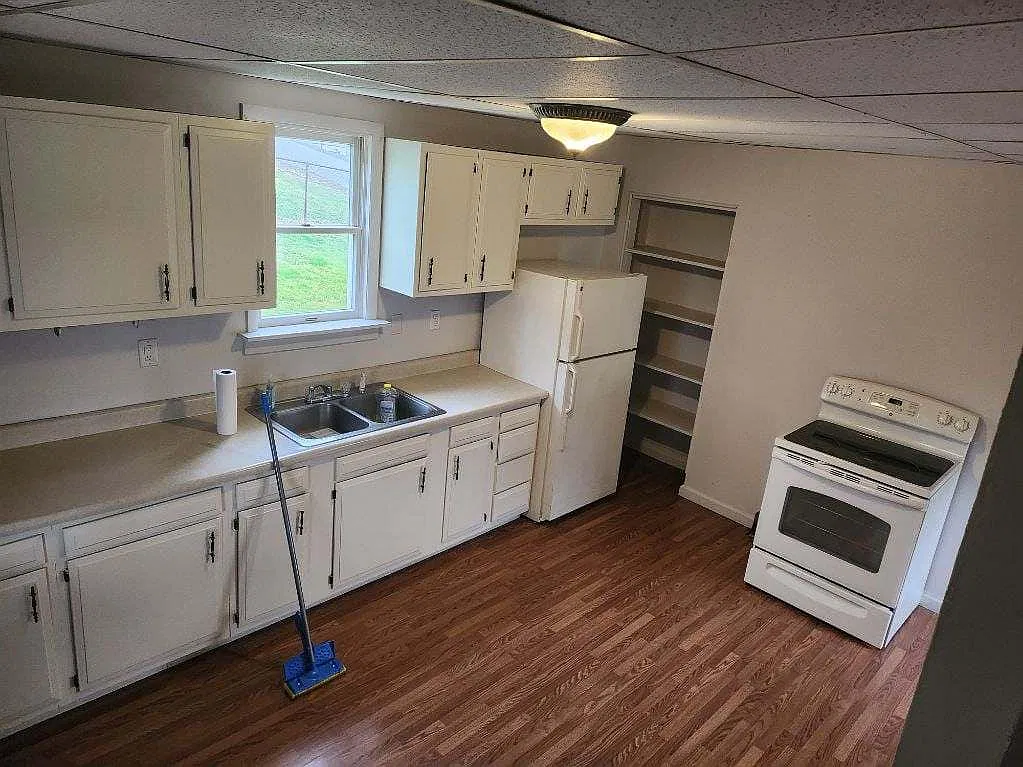 2 bed, 840 sqft, $950 — Photo 2