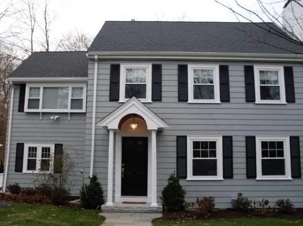 28 Ledyard St, Wellesley, MA 02481
