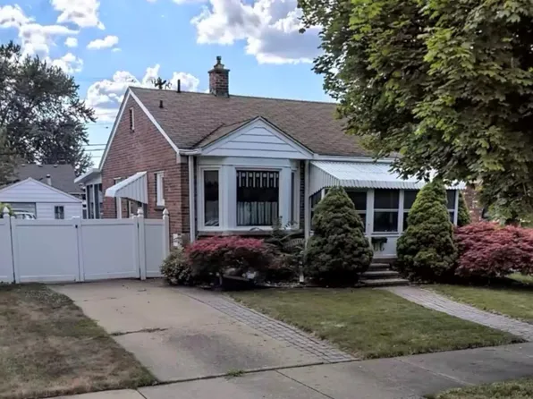 7124 Weddel St, Taylor, MI 48180