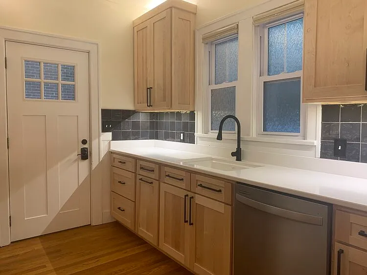 5 bed, 1738 sqft, $7,350 — Photo 4