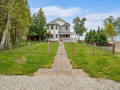 1058 Lakeside Dr, Mackinaw City, MI, 49701