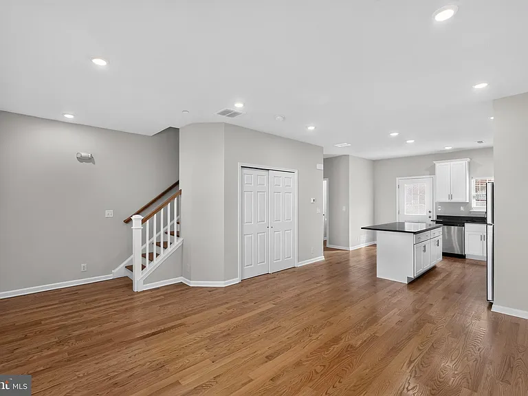 1057 Easton Rd #B — Photo 2